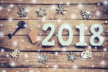 Eski anahtar etiketi ve ahşap numaraları için sayı 2018, şekillendirme