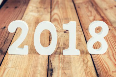 Yeni yıl konsepti üzerine ahşap masa için ahşap numarası 2018.