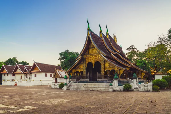 Wat Xieng Thong (Золотий Храм місто) в Луанг Прабанг, Лаосу. Се — стокове фото