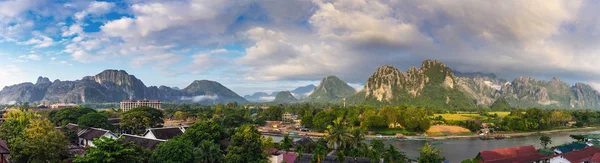 Panorama viewpoint och vackra landskap vid Vang Vieng, Laos. — Stockfoto