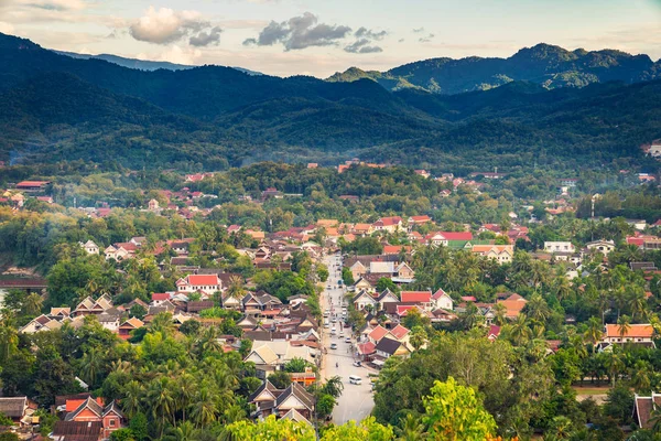 Synvinkel och vackra landskap i luang prabang, Laos. — Stockfoto
