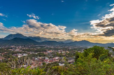 Bakış açısı ve güzel peyzaj luang prabang, Laos.