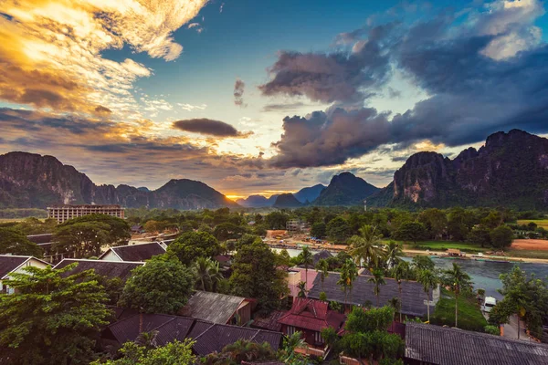 Landscape Viewpoint and beautiful sunset at Vang Vieng, Laos. — Stock Photo, Image