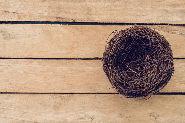 Empty nest on wooden table and background with copy space — Stock Photo, Image