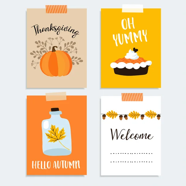 Set van schattige hand getrokken thanksgiving-kaarten. Herfst, herfst design met pompoen, pompoen pie, eik, esdoorn bladeren en acorns. Vector. — Stockvector