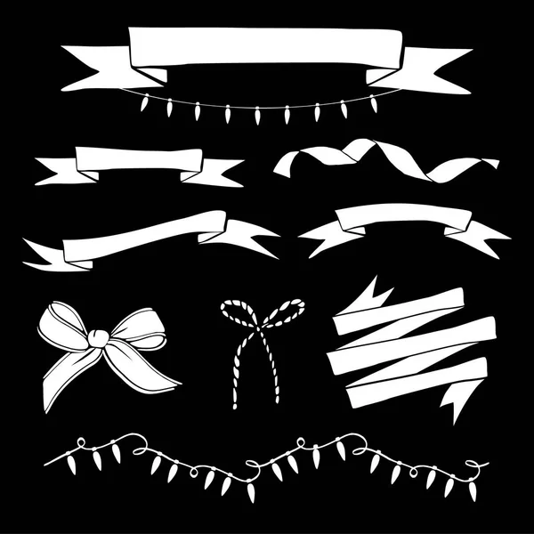 Set de cintas vintage dibujadas a mano y luces navideñas. Objetos de tiza blanca aislada en pizarra. Ilustración vectorial . — Archivo Imágenes Vectoriales