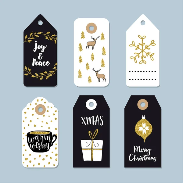 Vintage christmas gift tags set. Handgezeichnete Etiketten mit goldenem Christbaumkranz, Hirsch, Kaffee und Geschenk. isolierte Vektorabbildung. — Stockvektor