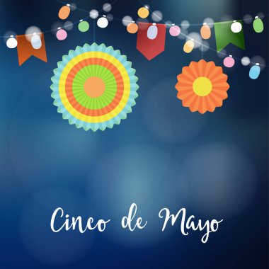 Meksika Cinco de Mayo tebrik kartı, davet. Parti dekorasyon, dize ampulleri, kağıt bayrakları ve renkli fenerler. Modern arka plan bulanık. Vektör çizim.