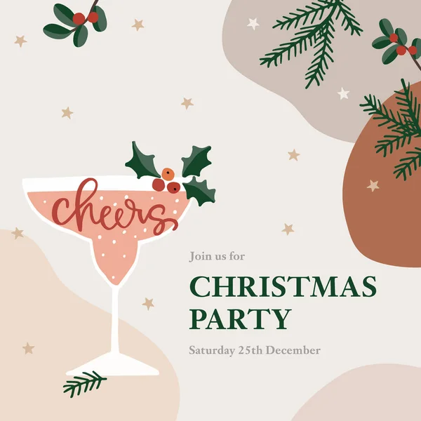 Kerstfeest wenskaart, uitnodiging. Cocktail, wijnglas met hulst bessen. Proost, handgeschreven tekst. Winterfeest concept. Abstract achtergrond met sparren takken, sterren en veenbessen. — Stockvector