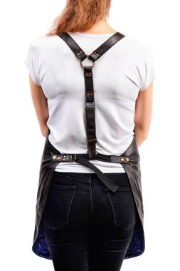 Genç redhaired kadın Şef veya poz garson, önlük ve t-shirt giyen beyaz arka plan üzerinde izole.