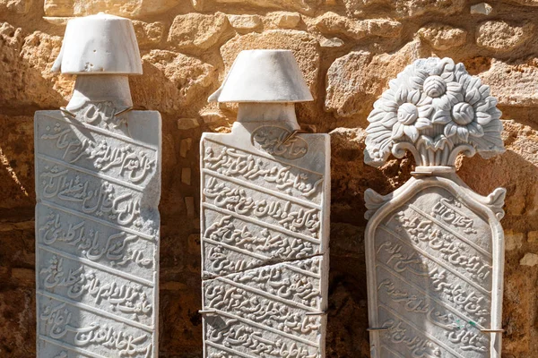 LARNACA, CYPRUS, MARCH, 2019: Tombstones of Turkish commanders in the fort of Larnaca. Some unknown writings on white stones. Old ottoman muslim cemetery. Islamic tombstones. — Stock Photo, Image