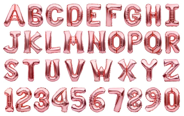 Engels alfabet en cijfers gemaakt van roze gouden opblaasbare helium ballonnen geïsoleerd op wit. Rose goud folie ballon lettertype, volledige alfabet set van hoofdletters en cijfers. — Stockfoto