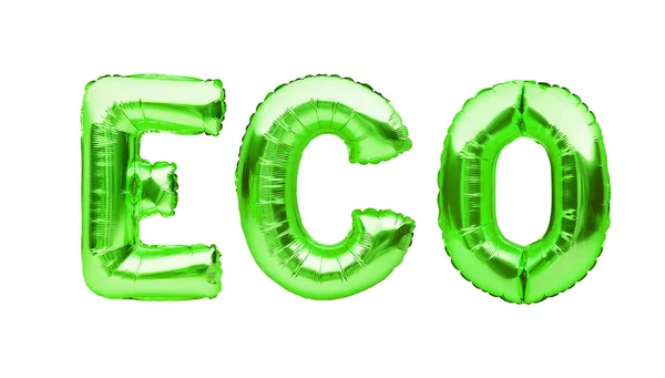 Palavra verde ECO feito de balões infláveis isolados em branco. Uso econômico de recursos, reciclagem, coleta de lixo separada. Conceito ecológico. Cartas de papel alumínio — Fotografia de Stock