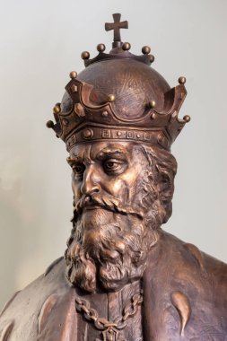 Lviv, Ukrayna - 07 Ocak 2015: Lviv Belediye Binası 'nda Galiçya Kralı Daniel veya Danylo heykeli. Dorohochyn 1253 'te tüm Rusların ilk kralı olarak taç giydi.