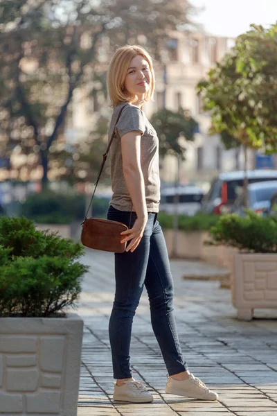 Blonde Young Woman Walking Posing Sunny Street Woman Walking City — Stock Photo, Image