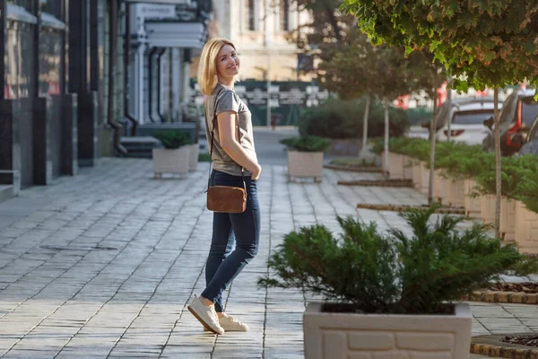 Blonde Young Woman Walking Posing Sunny Street Woman Walking City — Stock Photo, Image