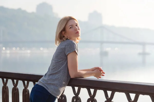 Young Blonde Woman Enjoying City View Bridge Lovely Woman Spending — Stock Photo, Image