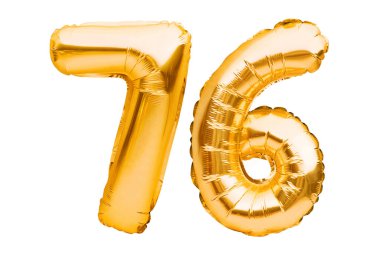 76 numara, beyazın üzerinde izole edilmiş altın şişirilebilir balonlardan yapılmış 76 numara. Helyum balonları, altın folyo numaraları. Parti dekorasyonu, bayram yıldönümü tabelası, kutlama, doğum günü, karnaval.