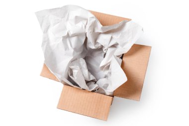 Beyaz arkaplanda izole edilmiş ambalaj kağıdıyla boş dikdörtgen karton kutuyu aç. Tasarım ve reklam için bir model. Kahverengi kağıt ya da karton kutu maketi. Teslimat paketleme modeli