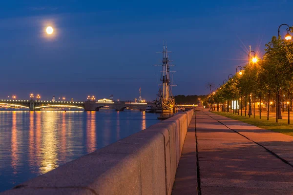 Petrovskaya embankment under the light of the moon and lanterns