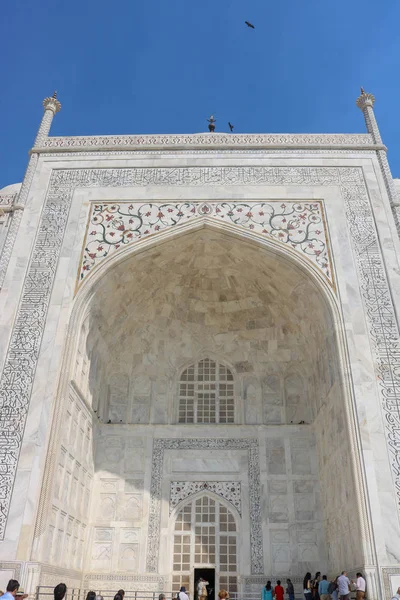 Pięknie Zaprojektowane Marmurowe Okno Łukowe Detalami Ozdobami Kolorowymi Klejnotami Taj — Zdjęcie stockowe