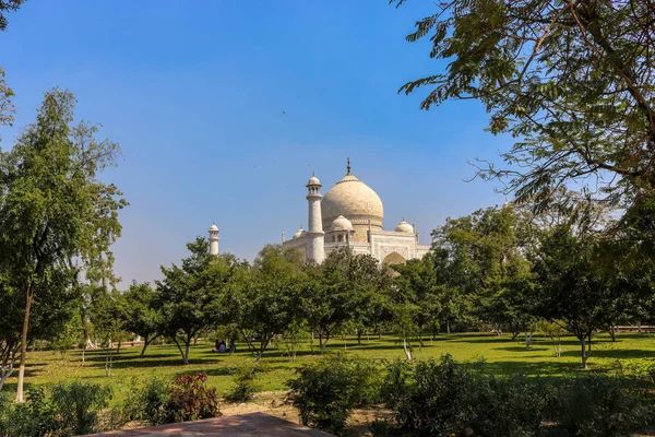 Vista Distância Taj Mahal Taj Mahal Mausoléu Mármore Branco Marfim — Fotografia de Stock