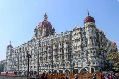 Mumbai, Hindistan - 10 Aralık 2019: Tac Mahal Palace Hotel, Hindistan 'ın Maharashtra eyaletinin Mumbai bölgesinde yer alan lüks bir oteldir. 2008 Mumbai saldırılarında hedef alınan ana sitelerden biriydi..