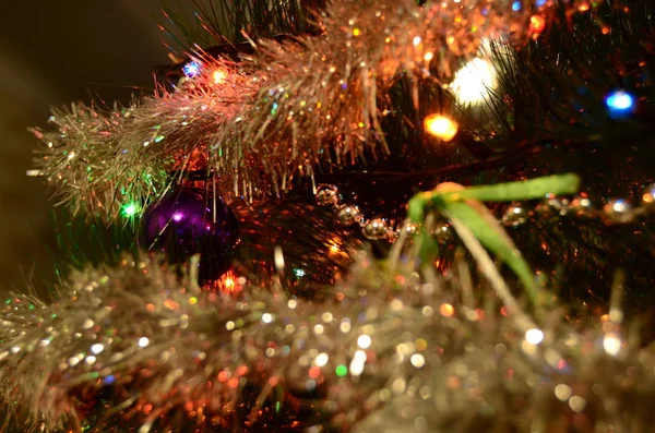 Noel Ağacında Çelenkler Toplar — Stok fotoğraf