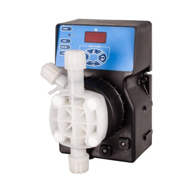 Beyaz arkaplanda izole edilmiş sanayi pompası diyaframı