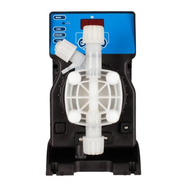 Endüstriyel diyafram ölçüm pompası beyaza izole edildi