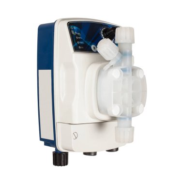 Endüstriyel diyafram ölçüm pompası beyaza izole edildi