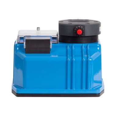 Endüstriyel pompa beyaz arkaplanda izole edildi