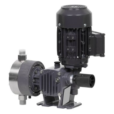 Sanayi zarı pompası arka planda izole edildi.