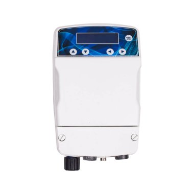 Beyaz arkaplanda su punmpu denetleyici izole.