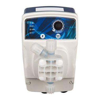 Beyaz üzerine izole havuz için Samll beyaz plastik diyafram pompası.