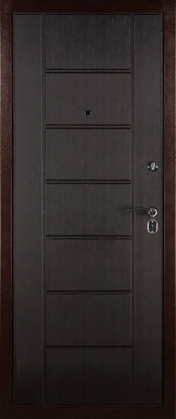 白い背景に隔絶された黒い閉じた扉の正面像 — ストック写真