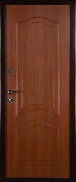 白地に隔離された閉じた茶色の扉の正面像 — ストック写真