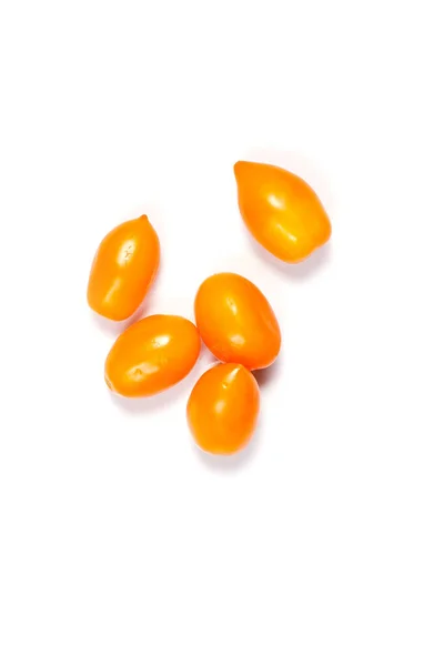 Pomerančová cherry rajčata na bílém pozadí — Stock fotografie