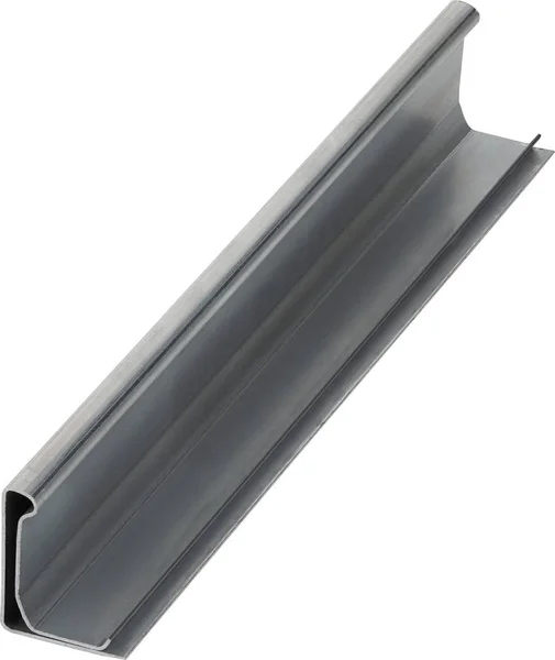 Ocelový kovový profil sběrnice izolované na bílé. — Stock fotografie
