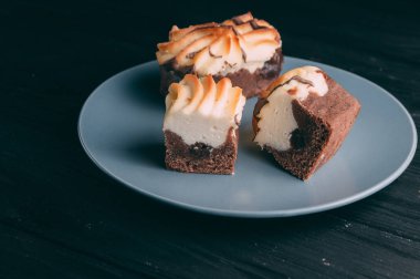 ahşap arka plan üzerinde lor pastası