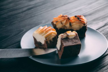 ahşap arka plan üzerinde lor pastası