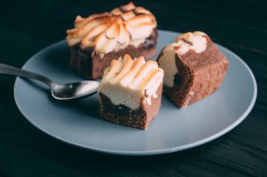 ahşap arka plan üzerinde lor pastası