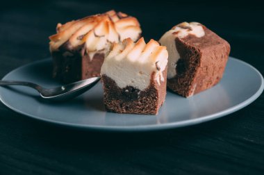 ahşap arka plan üzerinde lor pastası