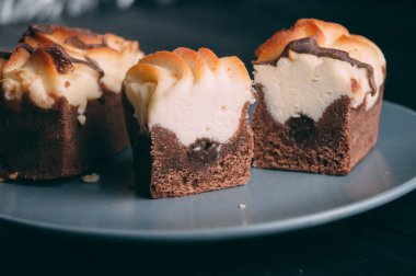 ahşap arka plan üzerinde lor pastası