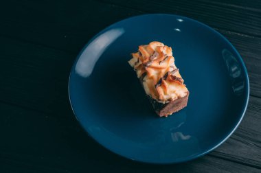 ahşap arka plan üzerinde lor pastası