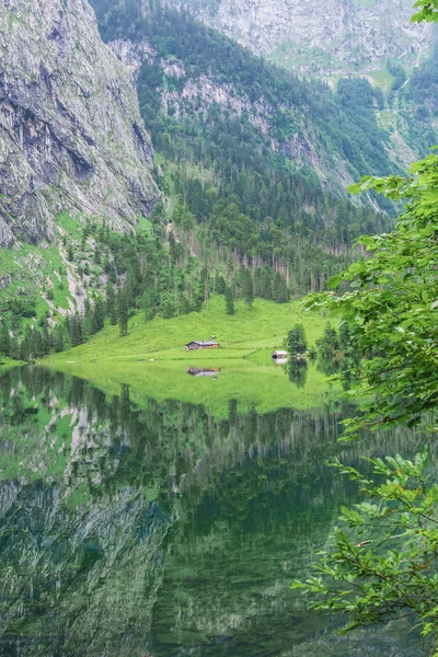 伟大的夏日全景欧伯湖湖。绿色早晨场面瑞士阿尔卑斯, Nafels 村庄位置, 瑞士, 欧洲。自然美的概念背景. — 图库照片