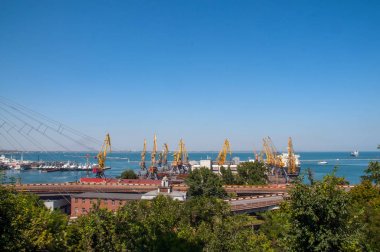 Odessa, Ukrayna'nın limanda gündüz endüstriyel bağlantı noktası.