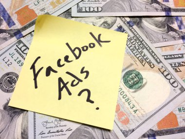 Amerikan nakit parası ve Facebook 'a eklenen soru işaretli sarı kağıt not