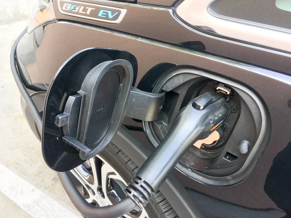 Electric vehicle charging while parked — Stock Photo, Image