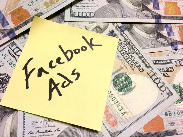 American cash money and yellow paper note with text Facebook Ads — Stock Photo, Image